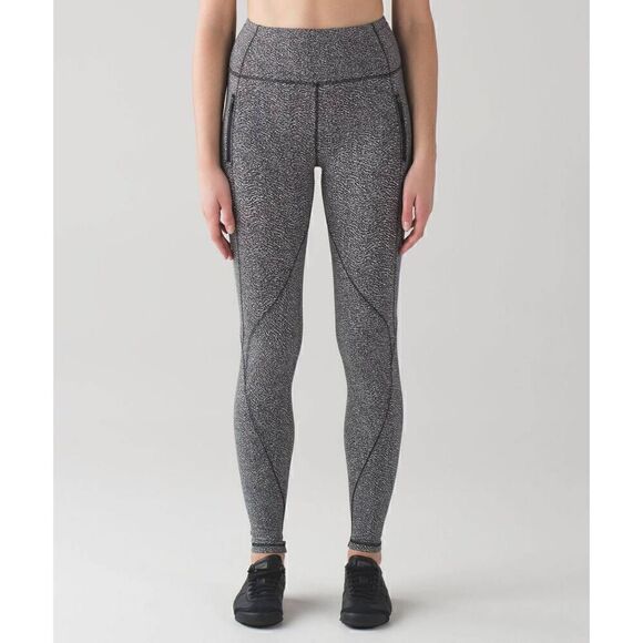 Lululemon Run It Out Tight Power Luxtreme Ripple Jacquard Black White Size 4 D7 - Picture 3 of 15